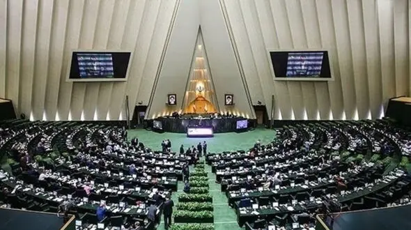 احتکار خودرو توسط خودروسازان / افشاگری یک نماینده از بازار خودرو