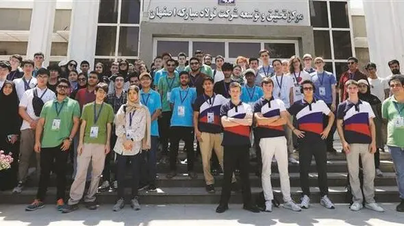 بازدید حدود ۳۰۰ نفر از دانش‌آموزان المپیاد جهانی فیزیک از شرکت فولاد مبارکه