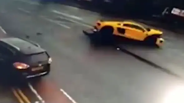 نجات معجزه‌آسای اعضای یک خانواده از تصادفی عجیب و مرگبار + فیلم و عکس