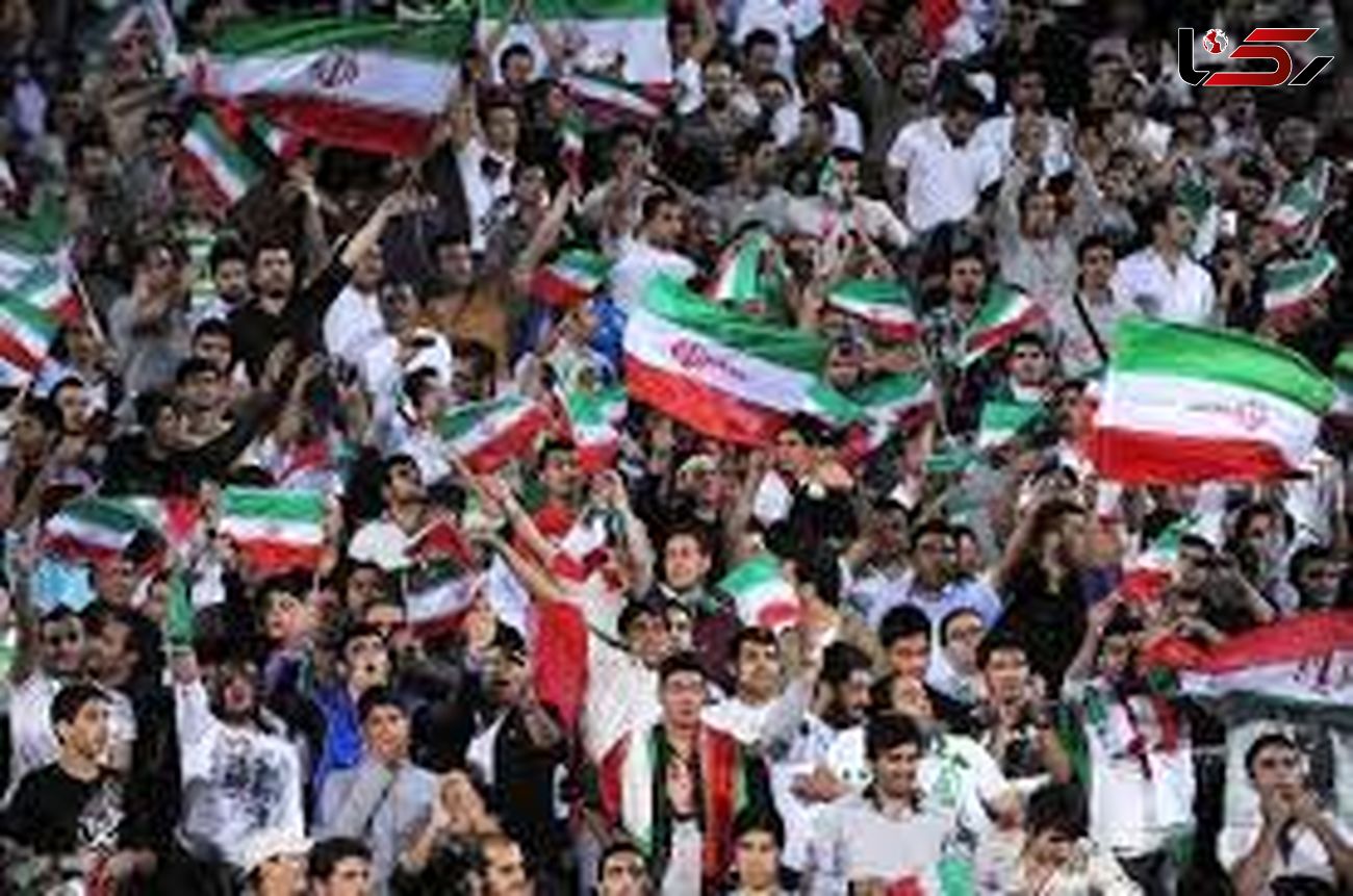 جام‌جهانی 2022 قطر/ توزیع پرچم بین هواداران ایرانی در روز بازی با انگلستان + فیلم اختصاصی