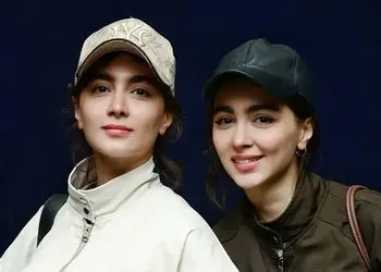 عکس ها / سارا و نیکای جدید پایتخت باز هم با استایل‌های ست دیده شدند / استایل جین و شلولار سندبادی خوشرنگ ...