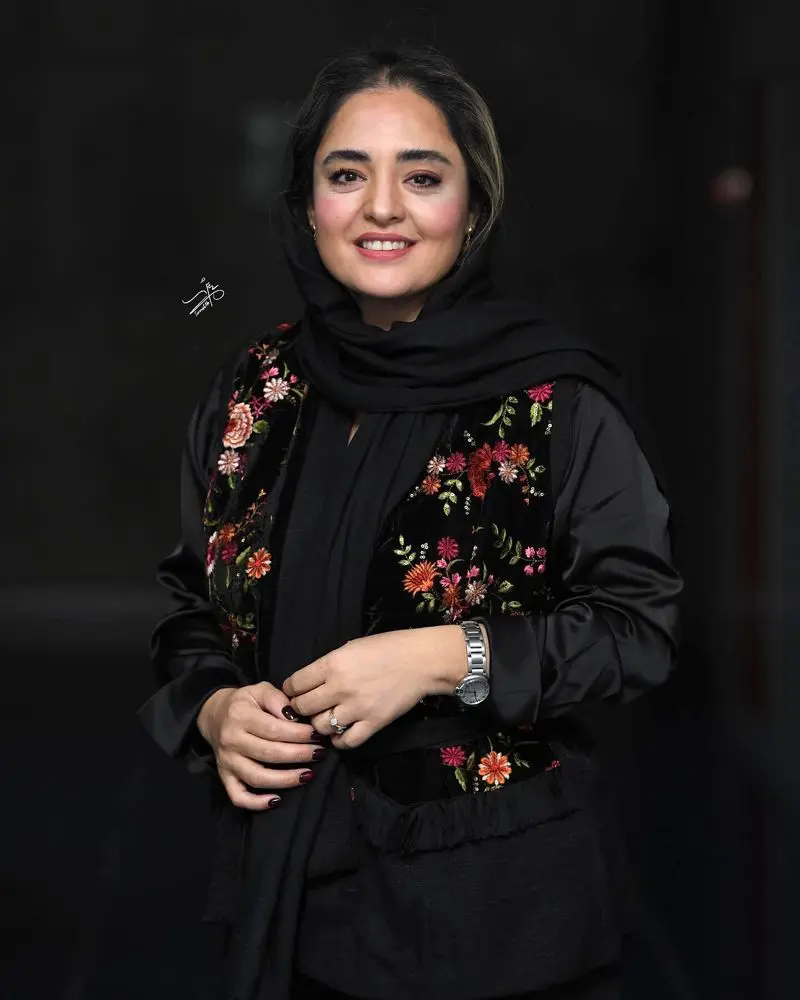 نرگس محمدی به همراه همسرش علی اوجی و فریبا نادری در جشنواره فیلم شهر