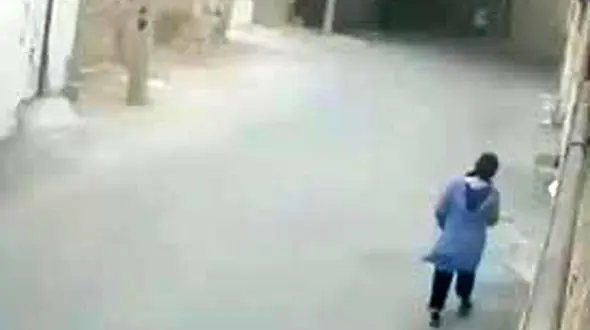 فیلم لحظه زورگیری وحشیانه از دختر دزفولی