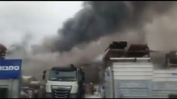  کارخانه‌ای در «بت‌یام» تل‌آویو در کام آتش سوخت