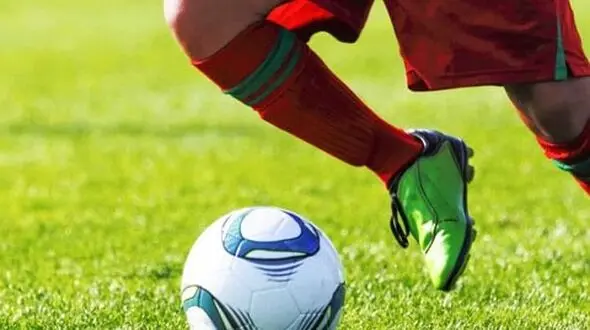 زیبایی فوتبال از رفاقت تیم‌ها تا بدرقه داور