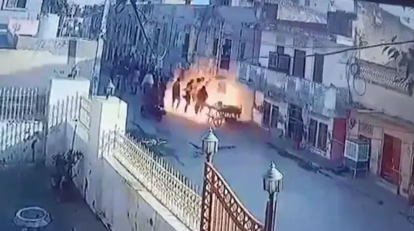 لحظه انفجار گاز در ساختمان مسکونی +فیلم / هند