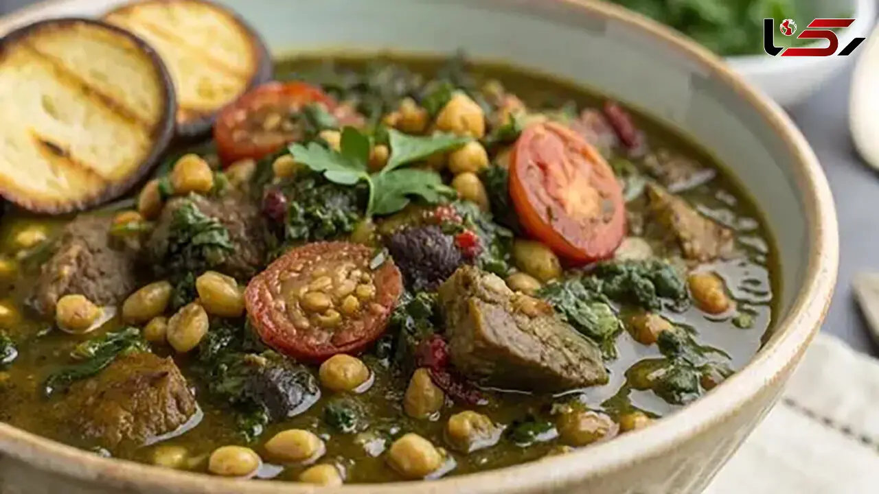 طرز تهیه قورمه سبزی رشتی؛ خورش اصیل و خوش‌ عطر گیلانی