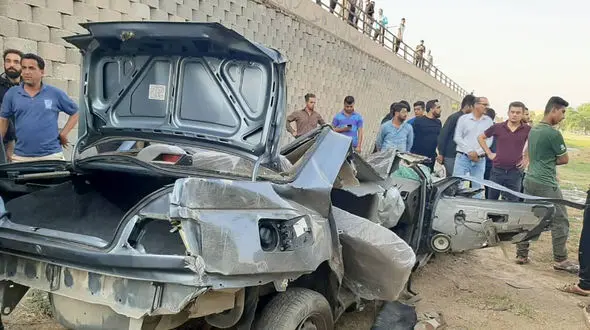 عکس سقوط پژو 405 از پل / 4 مسافر کشته شدند