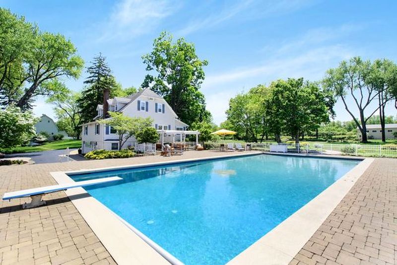 Muhammad-Alis-peaceful-farmhouse-retreat-is-on-sale-for-$29-million (8)