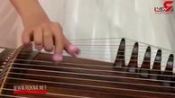 دختر چینی که دو ساز را همزمان می‌نوازد + فیلم