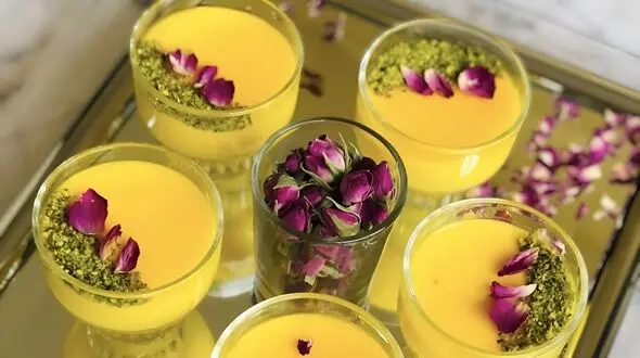 طرز تهیه مشکوفی با شیر و نشاسته؛ دسر محبوب ایرانی‌ ها