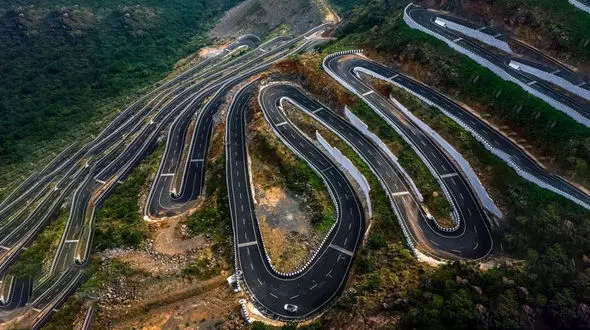 جاده عجیب مارپیچ در جنوب شرقی هند + عکس