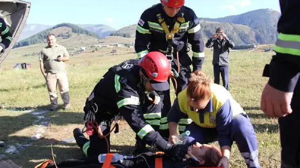 حادثه هولناک برای دختر ایرانی در کوهستان های گرجستان + عکس