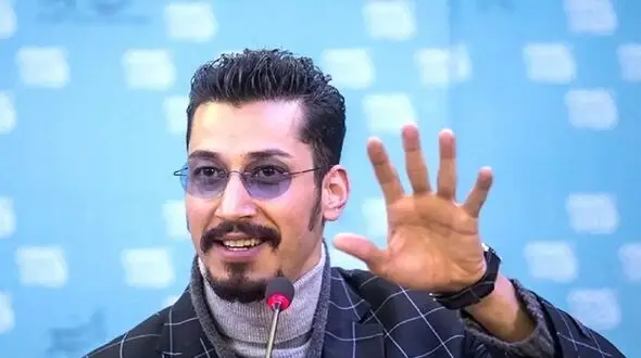 فیلم آواز شاد و  رقص بندری بهرام افشاری رو تو ماشین تانکش پیش خانواده اش که از خودش خاکی ترن !