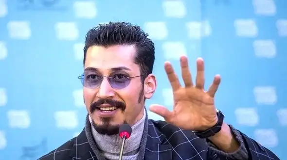 فیلم آواز شاد و  رقص بندری بهرام افشاری رو تو ماشین تانکش پیش خانواده اش که از خودش خاکی ترن !