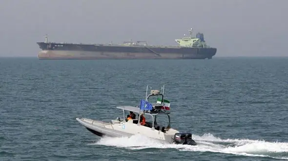 عملیات ویژه تفنگداران دریایی در آب های پارسیان / 11 خارجی دستگیر شدند