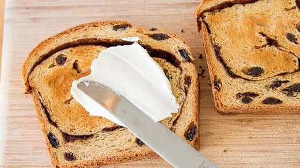 نان کشمشی مناسب برای وعده صبحانه + دستور تهیه در خانه