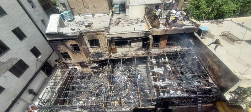آتش سوزی انبار در خیابان مولوی تهران