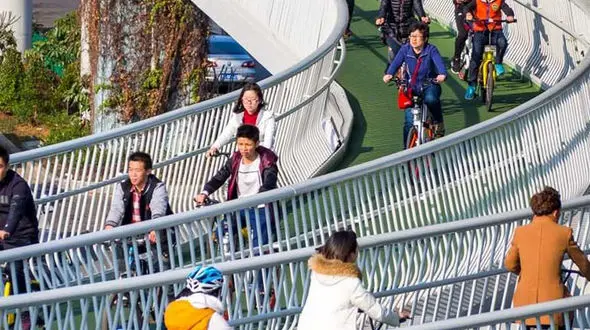 دوچرخه سواری روی هوا