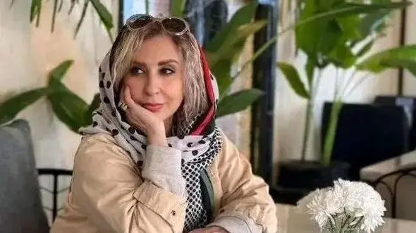 فیلم آواز هنرمندانه /  همخوانی شیک مرجانه گلچین در کنسرت با استایل Black and white ../ خانم بازیگر همه رو مبهوت کرد ...