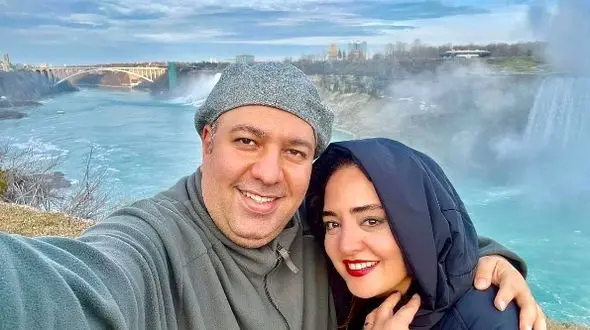 فیلم / ذوق‌زدگی و خوشحالی بامزه علی اوجی با دیدن مجسمه نرگس محمدی/ انصافا استادانه و حرفه‌ای طراحی شده