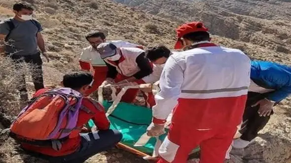 کوهنورد کرمانشاهی توسط تیم امداد و نجات کوهستان نجات یافت