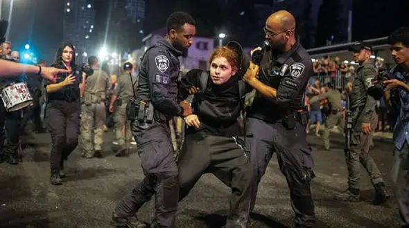 اسرائیل به هم ریخت / معترضان خواستار پایان جنگ و بازگرداندن اسرا از غزه شدند + عکس