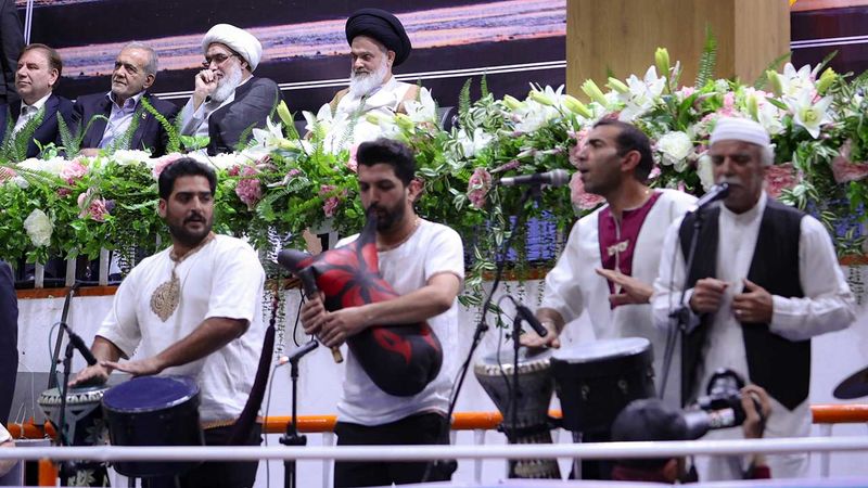 دکتر مسعود پزشکیان در نخستین برنامه از چهارمین سفر استانی دولت وفاق در استان بوشهر ، در جمع مردم این شهر