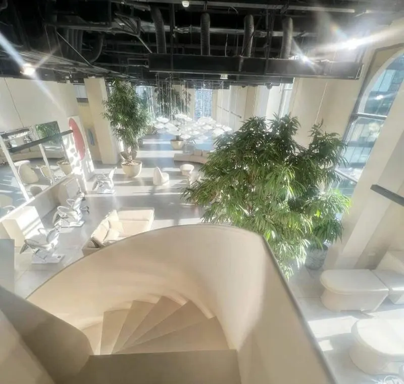 دکوراسیون شیک، خاص و مدرن سالن آرایش ساره بیات