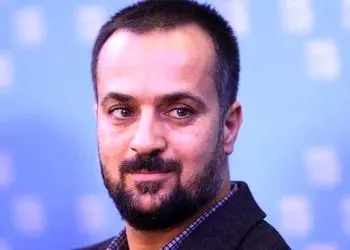 قاب عاشقانه ارسطو پایتخت ازدواجی ترین کاراکتر تلویزیون در کنار همسر شیک‌پوشش پربازدید شد / به پای هم پیر بشن