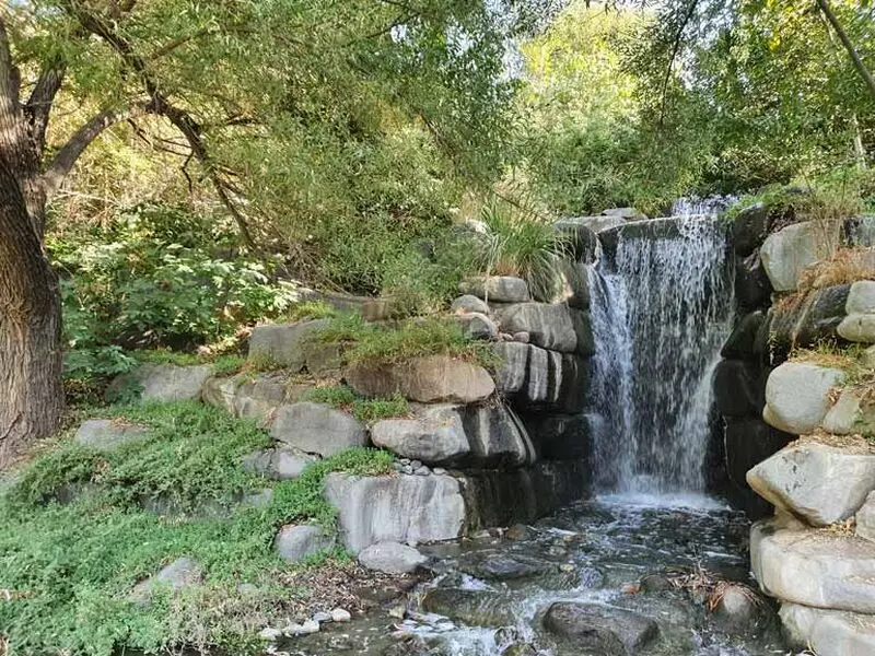 عکس از باغ ملی گیاه_ شناسی تهران