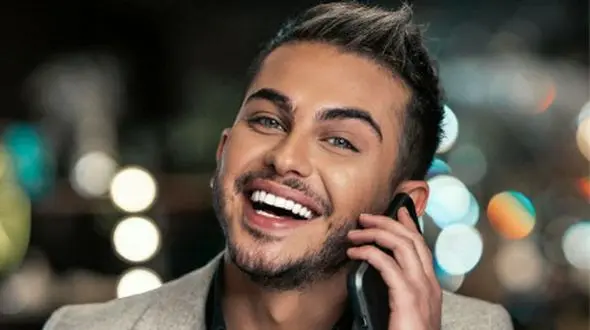 عکس/ نگاهی به دستبند طلا و گوشواره نگینی ارسلان قاسمی بازیگر محبوب و جوان ایرانی