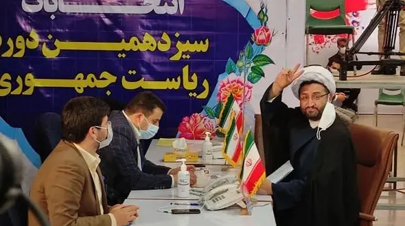 زارع فومنی هم وارد ستاد انتخابات شد