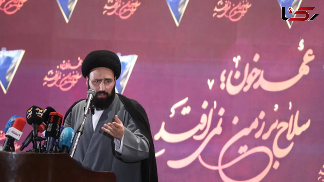 سید علی خمینی: متکی به شخص نباشیم/ نسبت به مبانی کوتاهی کرده‌ایم/ باید در نسل جوان خودمان به تقویت مبانی بپردازیم/ دشمنان را متوجه کنیم که اگر بزنید، می‌خورید