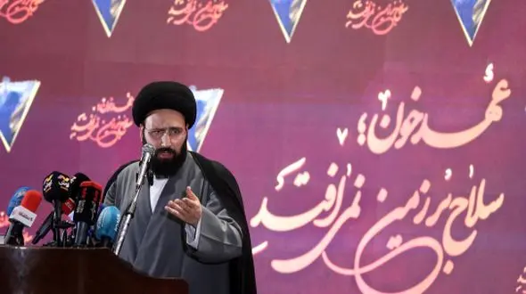 سید علی خمینی: متکی به شخص نباشیم/ نسبت به مبانی کوتاهی کرده‌ایم/ باید در نسل جوان خودمان به تقویت مبانی بپردازیم/ دشمنان را متوجه کنیم که اگر بزنید، می‌خورید