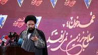 سید علی خمینی: متکی به شخص نباشیم/ نسبت به مبانی کوتاهی کرده‌ایم/ باید در نسل جوان خودمان به تقویت مبانی بپردازیم/ دشمنان را متوجه کنیم که اگر بزنید، می‌خورید