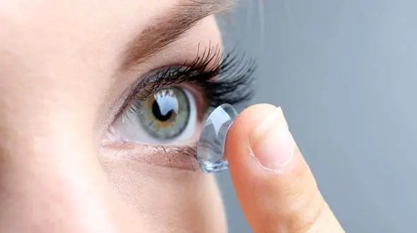 بیماری‌ های عفونی چشم مصرف کنندگان لنز را تهدید می کند