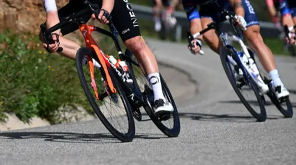 فیلم/ تصادف در لیگ برتر دوچرخه‌سواری و مصدومیت شدید رکاب‌زنان