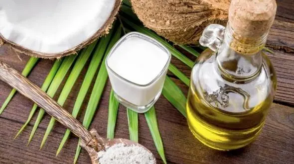 ترک  خوردن لب نشانه چه بیماری است؟