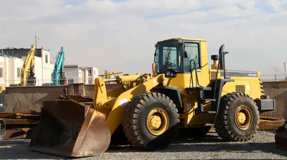 له شدن جوان یزدی زیر چرخ های لودر