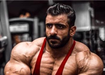 هادی چوپان: بخاطر ضربه هایی که به سرم خورد 20 درصد شنواییم رو از دست دادم، یک زمانی گوشام خیلی تیز بود دوست داشتم هر روز یکی رو بزنم زنگ زدم به خدا گفتم چکار کنم و...+فیلم