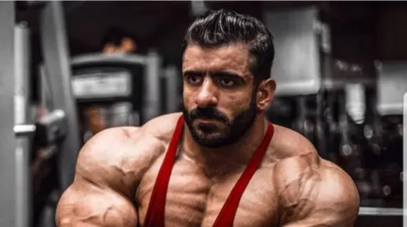 هادی چوپان: بخاطر ضربه هایی که به سرم خورد 20 درصد شنواییم رو از دست دادم، یک زمانی گوشام خیلی تیز بود دوست داشتم هر روز یکی رو بزنم زنگ زدم به خدا گفتم چکار کنم و...+فیلم