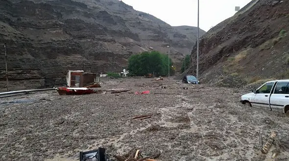 ببینید / ویدیویی عجیب از جاده چالوس پس از سیل + فیلم