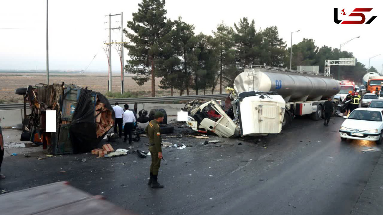 عکس وحشتناک از تصادف هولناک 2 خودروی سنگین در جاده فرودگاه اصفهان / 2 راننده در دم جان باختند + جزییات