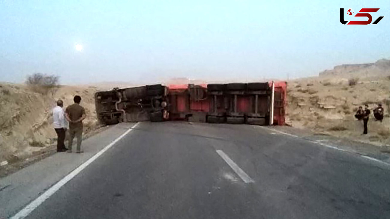  8 ساعت معطلی برای کنارکشیدن یک کامیون واژگون شده در محور کهورستان - لار!