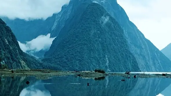 آرامش دلنشین کنار رودخانه + فیلم