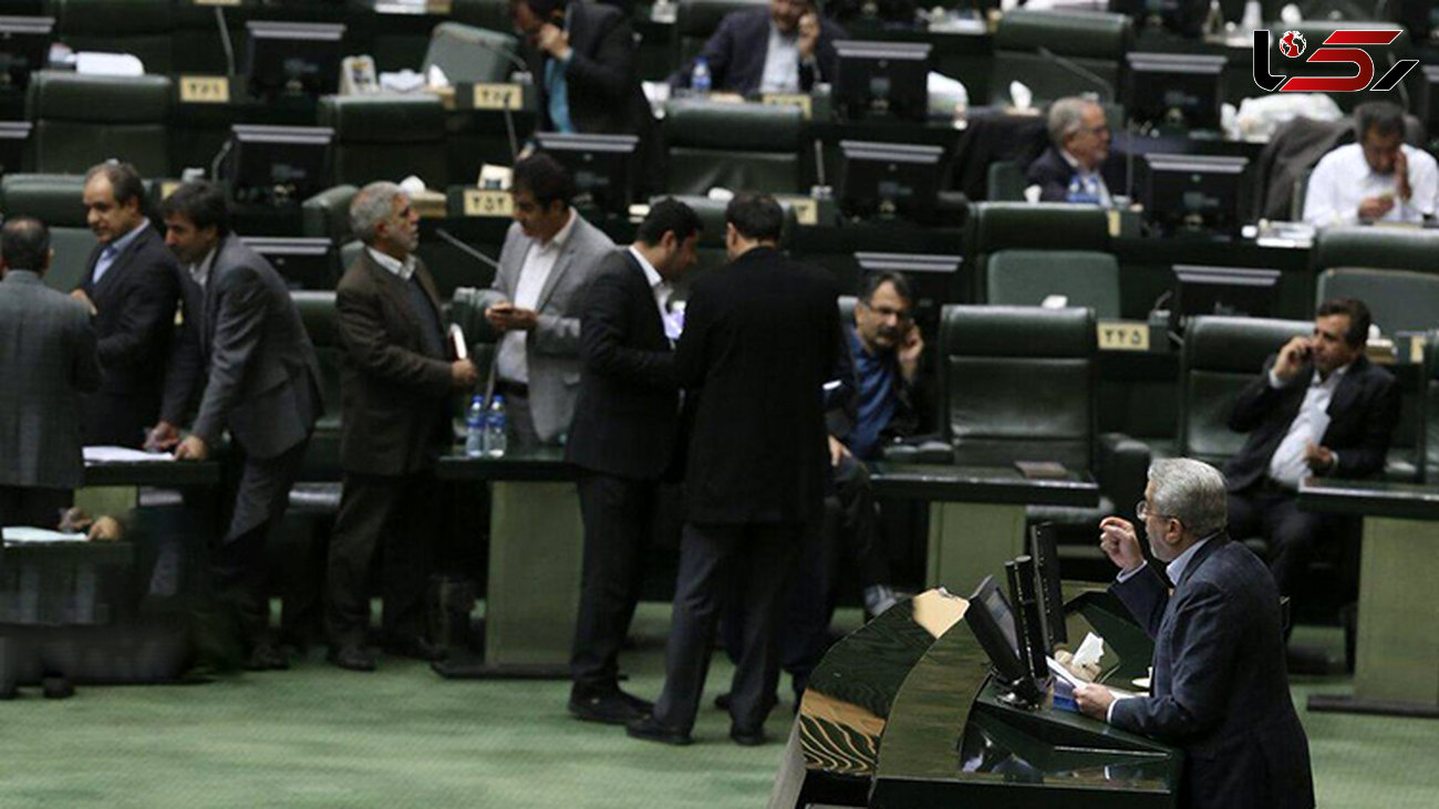 یک عکس تاسف برانگیز؛ این نمایندگان مجلس مشغول چه کاری هستند؟