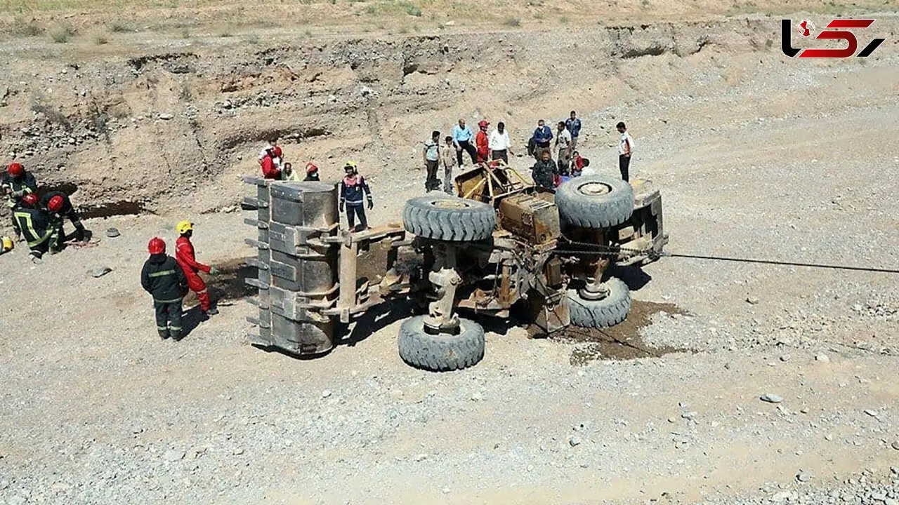 مرگ تلخ راننده لودر در مشهد / مرد جوان زیر لودر جان داد + عکس