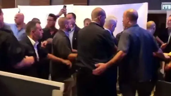 نتانیاهو از ترس شلیک موشک‌های ایران و حزب‌الله کنفرانس خبری را نیمه کاره رها کرد