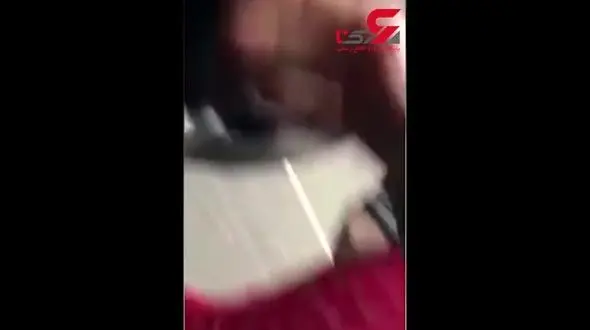 فحاشی رکیک دختر نوجوان با مادرش/این دختر با چکش مادرش را تهدید کرد + فیلم